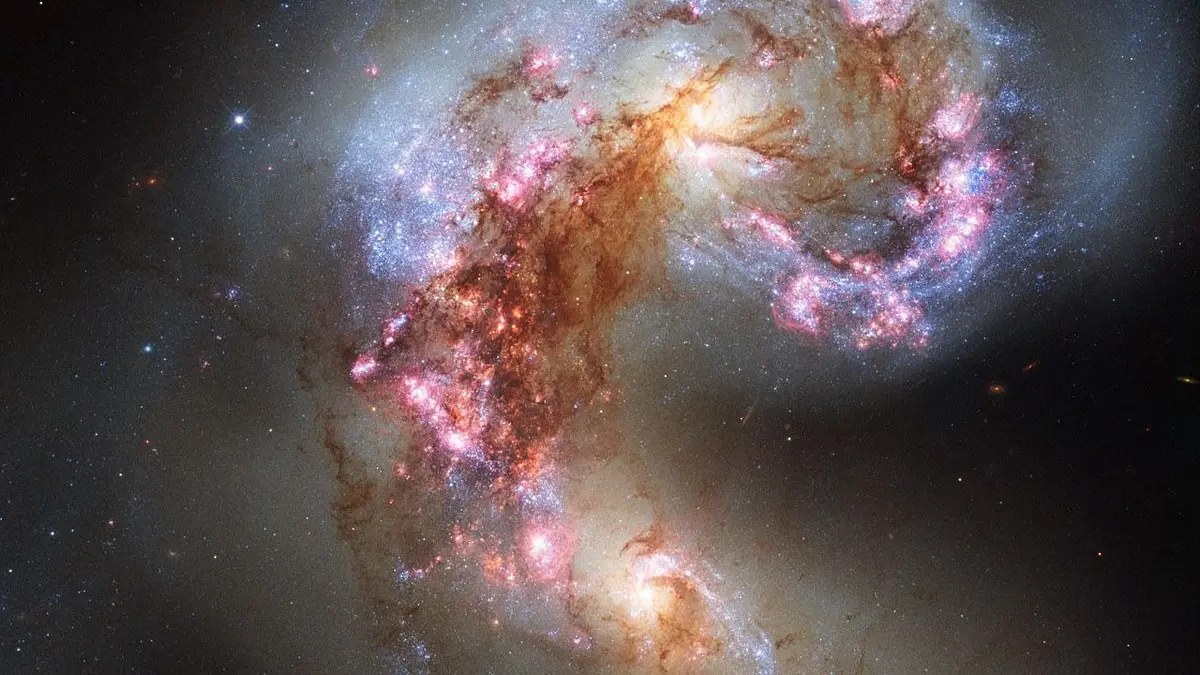 NASA Hubble Sees Sparring Antennae Galaxies