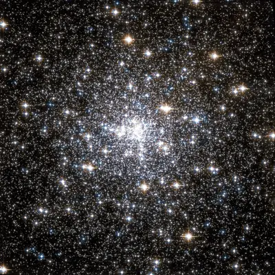 NGC 6752 Hubble WikiSky