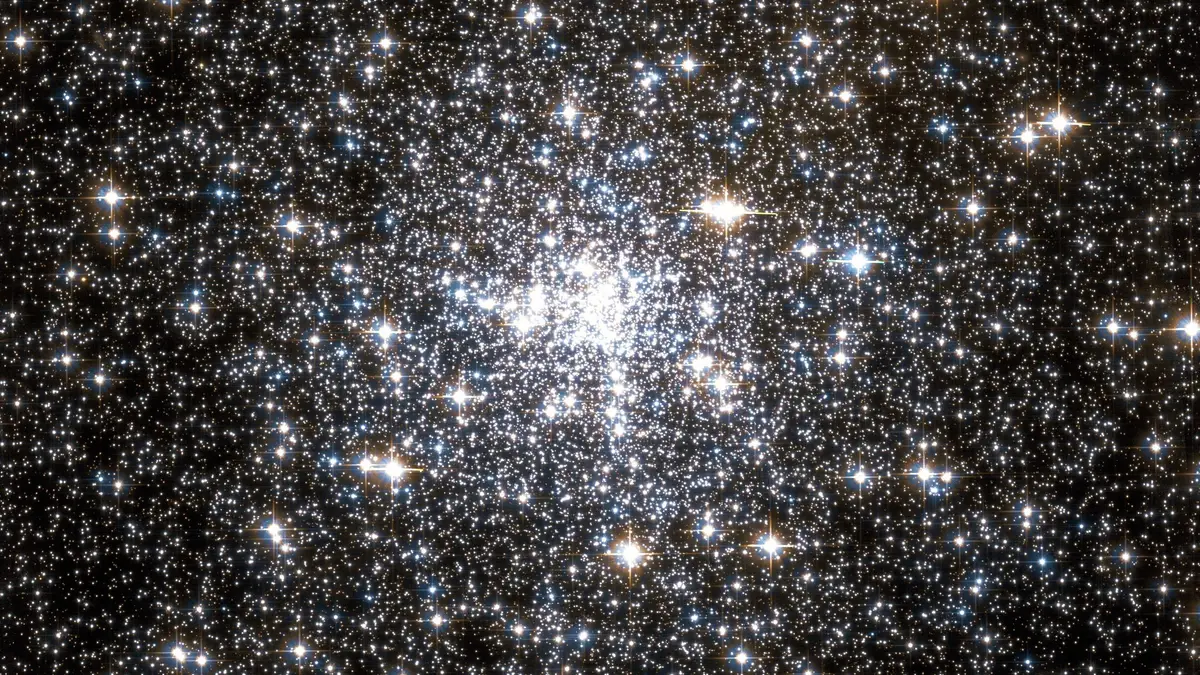 NGC 6752 Hubble WikiSky