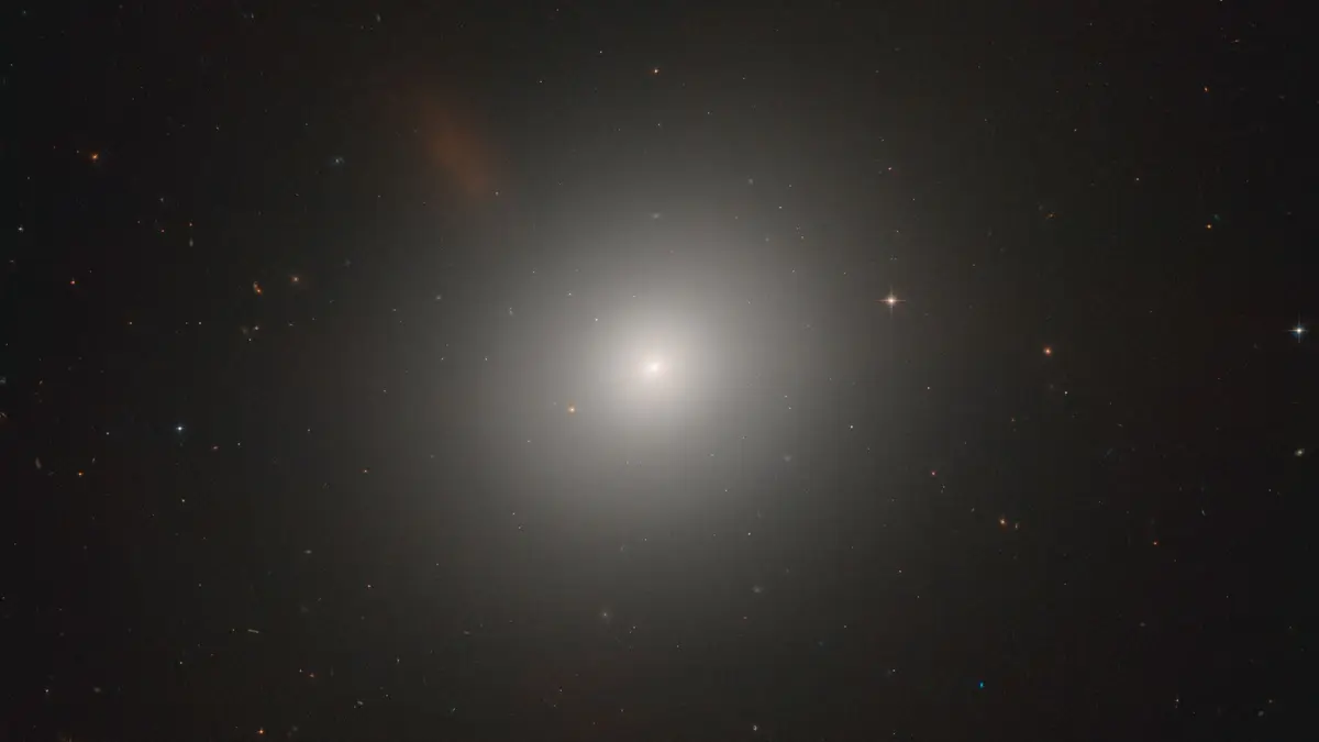 Messier105 - HST - Potw1901a