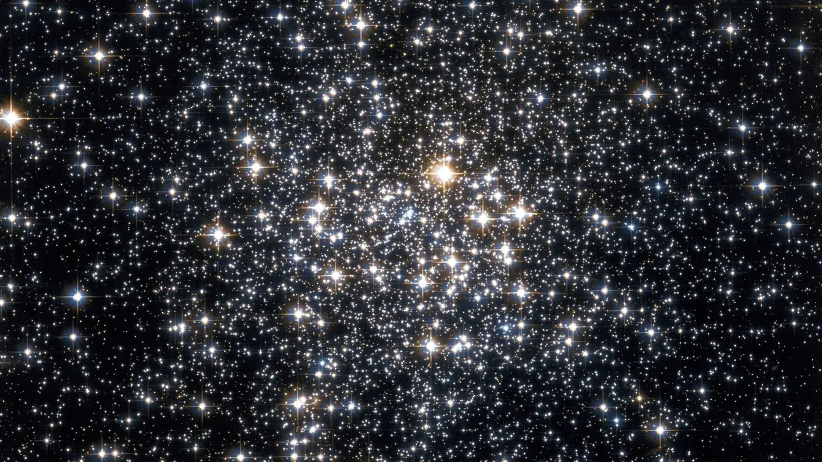 Messier 107 Hubble WikiSky