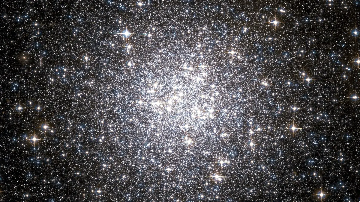 Messier 53 Hubble WikiSky