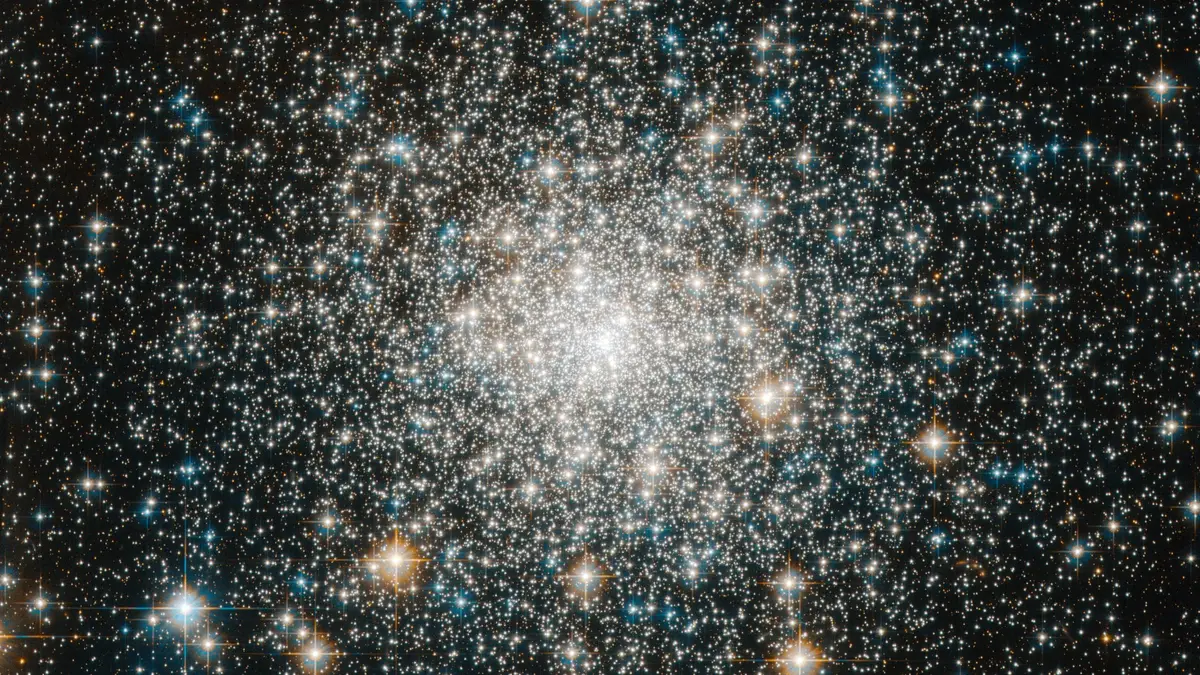 Messier70-HST-Potw1215a