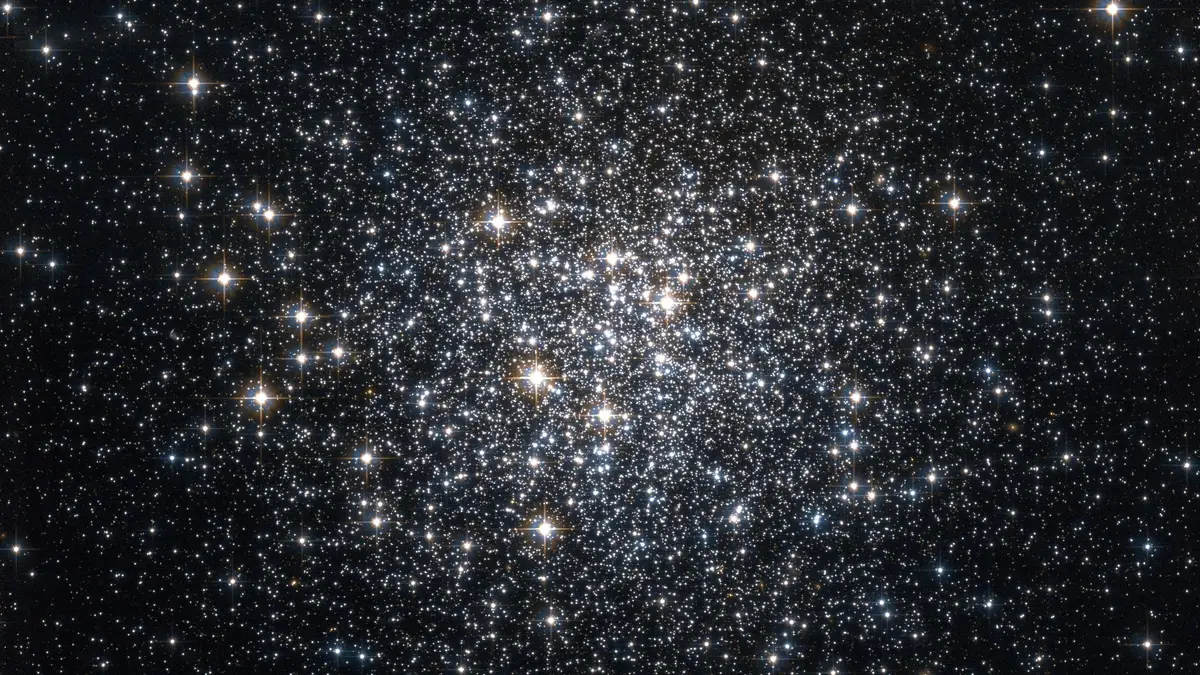 M72 Hubble WikiSky