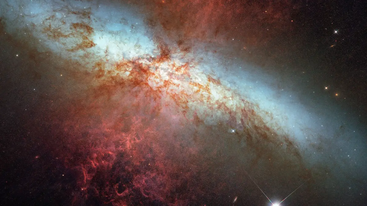Hubble Monitors Supernova In Nearby Galaxy M82