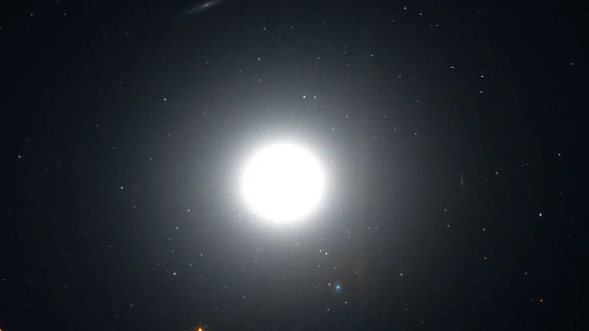 Messier 089 Hubble WikiSky