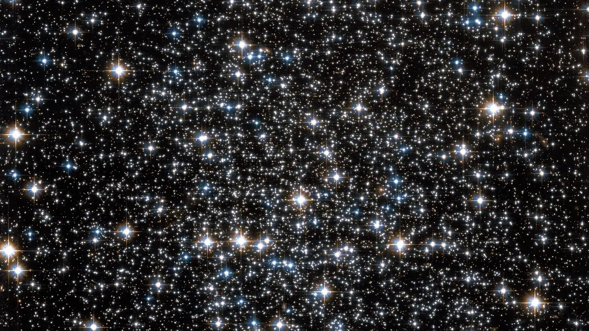 NGC 288 Hubble WikiSky